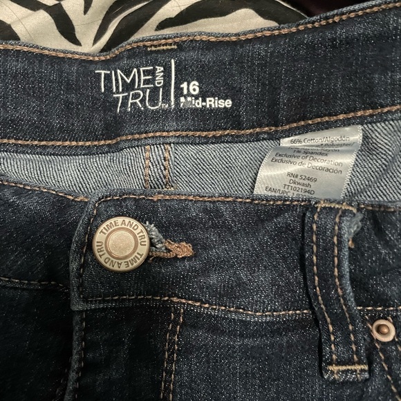 Like new size 16 Jean shorts - Picture 2 of 4